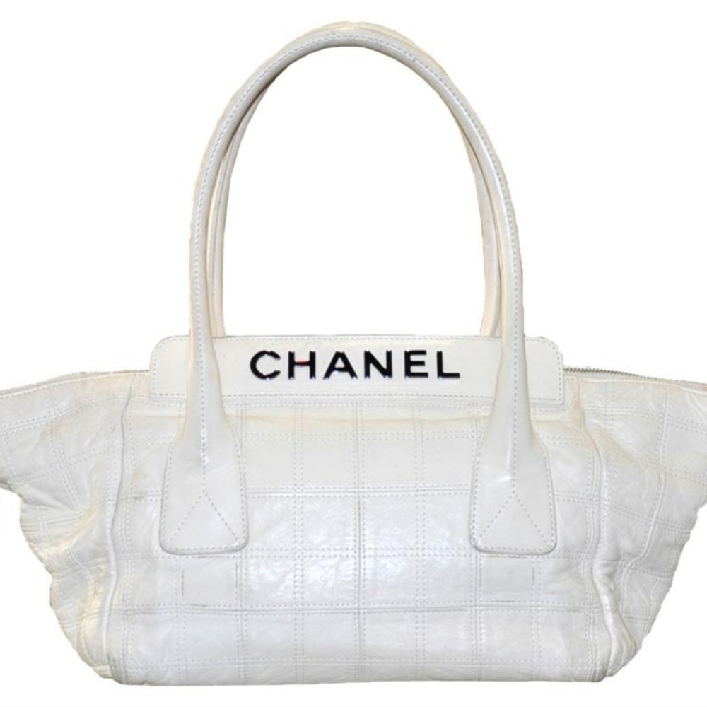 Chanel white leather medium quilted square bag